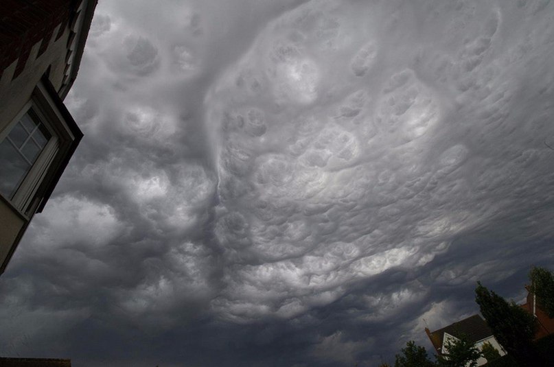 20 фото редких и устрашающих асператус-облаков (21 фото)