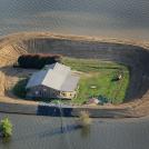 Хозяин дома имел время до наводнения привести дела в порядок