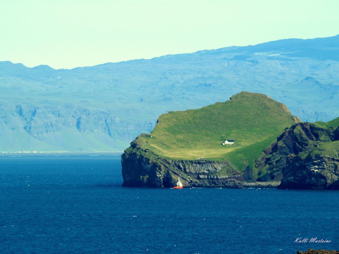 Охотничий домик построенный в 1953 году. Вестманнаэйяр, Исландия