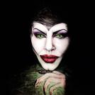 Фото Мария Мэлоун в роли Анжелины Джоли из Малифисенты из раздела  /