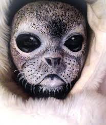 Фото Мария Мэлоун в роли морского котика из раздела  /