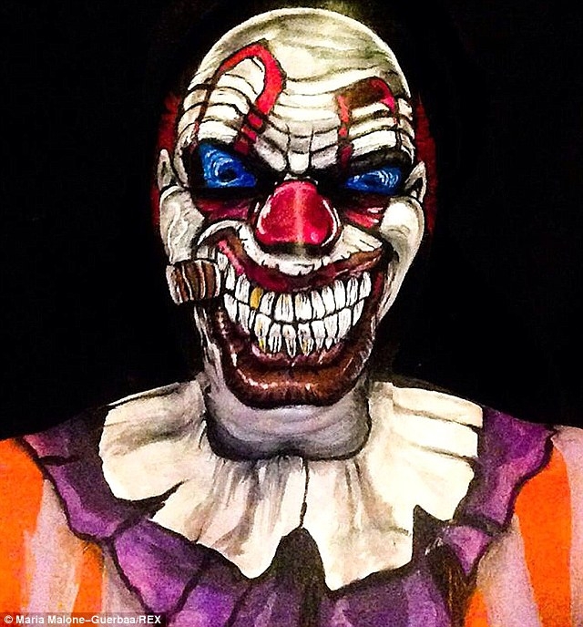 Фото Мария Мэлоун в роли чудовищного клоуна из раздела  /