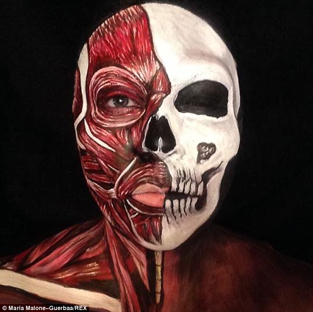 Фото Мария Мэлоун в виде скелета из раздела  /