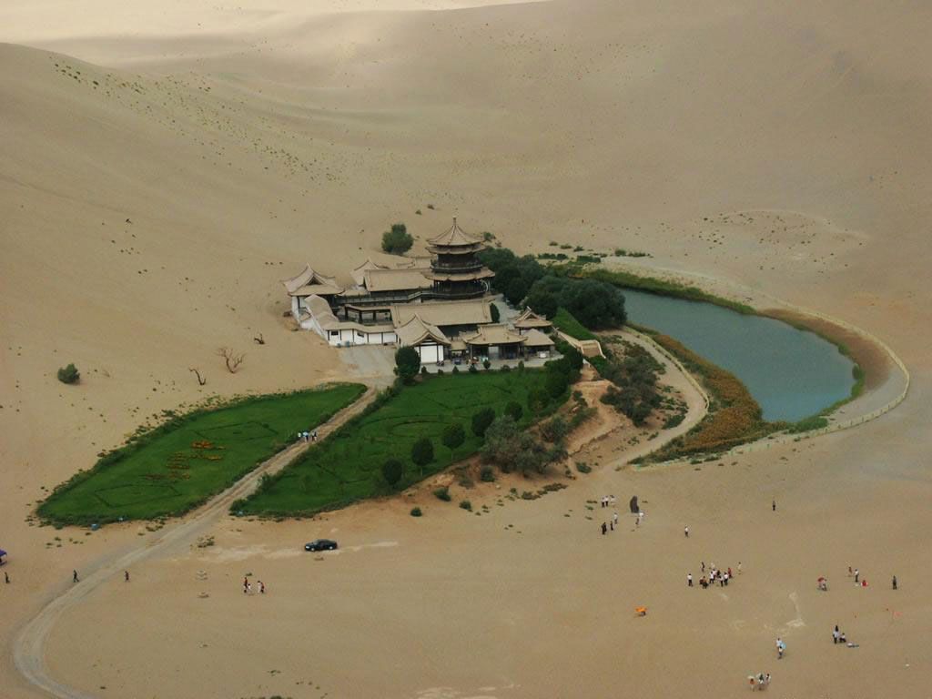 Фото Озеро Полумесяца (Crescent Lake). Дуньхуан, Китай из раздела  /