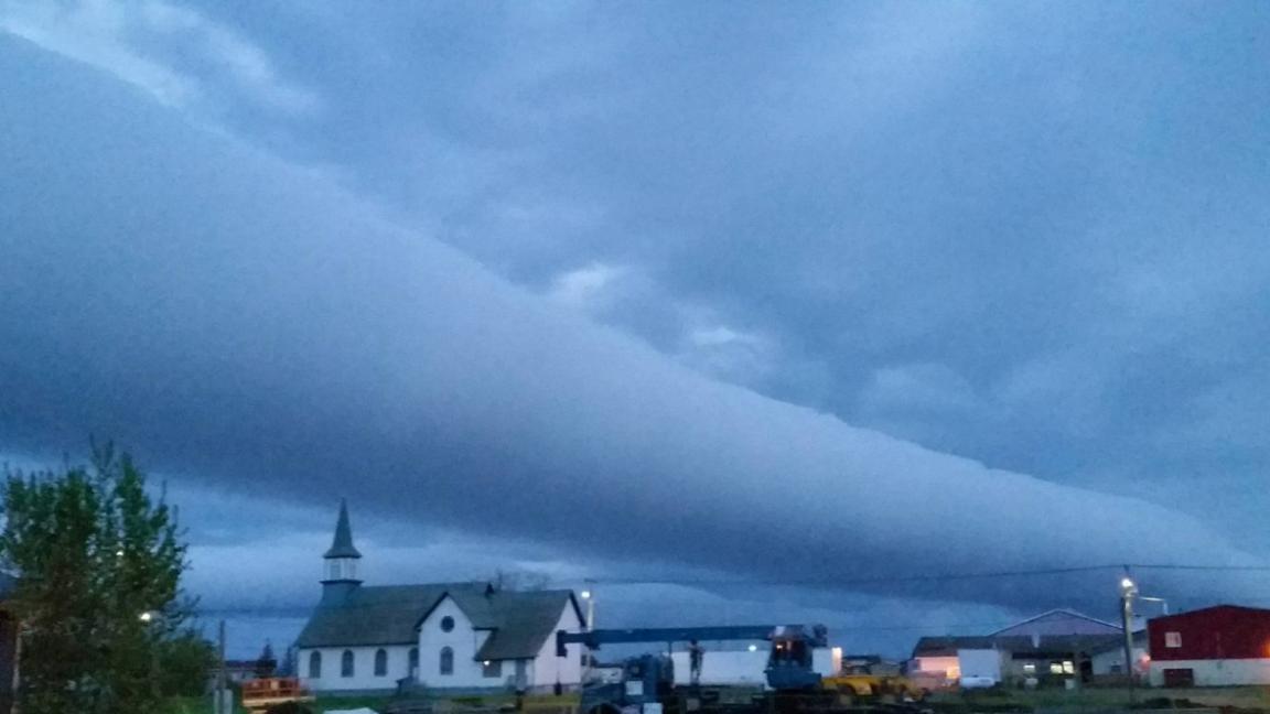 Roll Cloud над церковью
