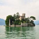 Замок на острове Лорето, Озеро Изео. Монте-Изола, Брешиа, Италия