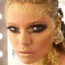 Золото на лице и теле