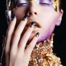 Золото на лице и теле