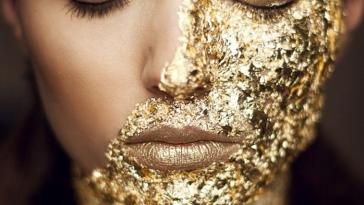 Золото на лице и теле