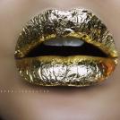 Золото на лице и теле