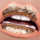 Золото на лице и теле