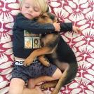 Фото Подборка из 21 милых фото: Спящие дети и собаки. Ми-ми-ми... из раздела  /