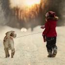 Дети и собаки гуляют вместе (подборка из %%items%% фото)