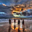 Фото Люди перед стихией из раздела  /