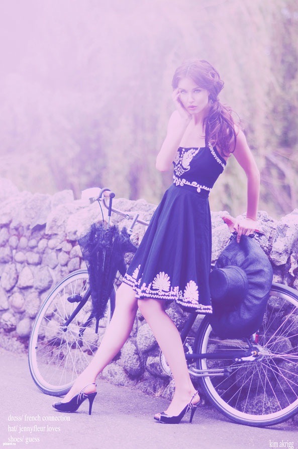 Фото Девушка с велосипедом из раздела  /