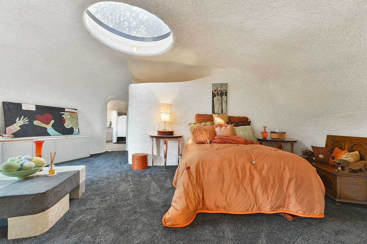 Фото 21 фото дома флинстоунов в Сан-Франциско и история почему никто не хочет его купить из раздела  /