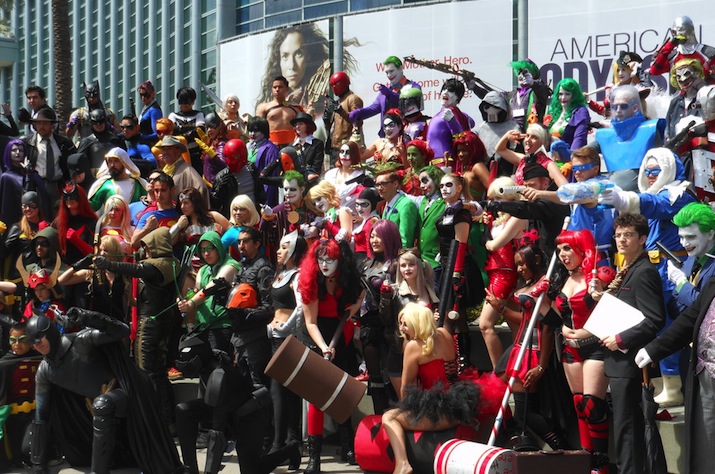 Фото Американка косплеем ответила на запрет носить шарф (9 фото) из раздела  /