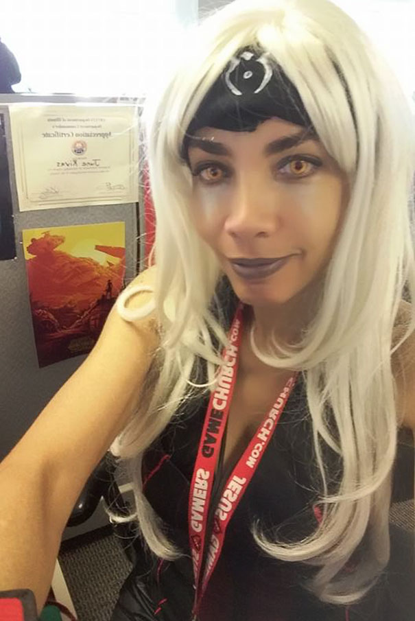 Фото Американка косплеем ответила на запрет носить шарф (9 фото) из раздела  /