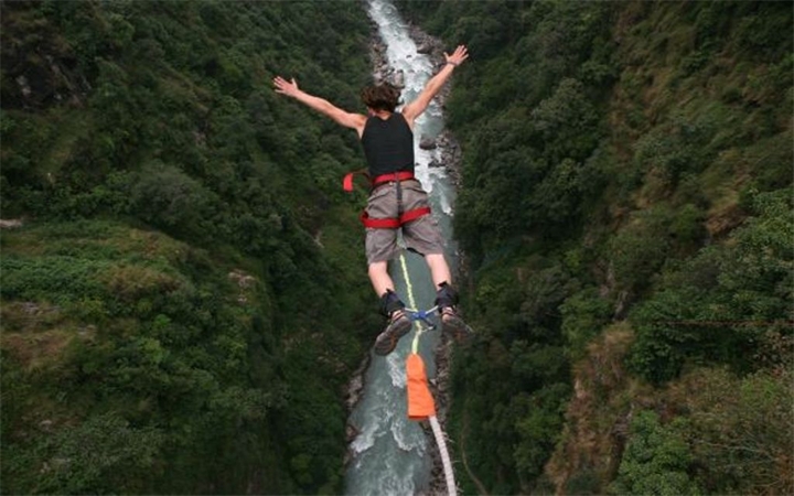 Фото В Китае открылся стеклянный мост над пропастью (6 фото) из раздела /