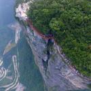 Фото В Китае открылся стеклянный мост над пропастью (6 фото) из раздела  /