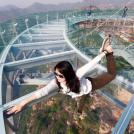 Фото В Китае открылся стеклянный мост над пропастью (6 фото) из раздела  /