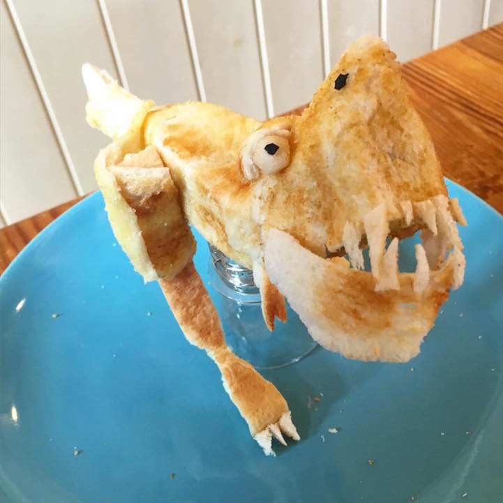 Фото Отец создает скульптуры из хлеба для дочери (14 фото) из раздела  /