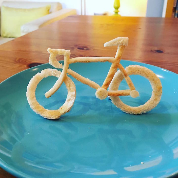 Фото Отец создает скульптуры из хлеба для дочери (14 фото) из раздела  /