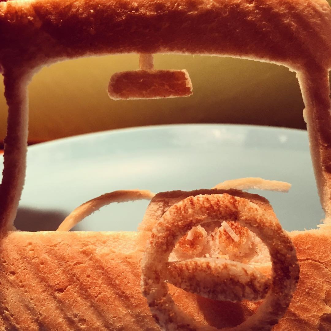 Фото Отец создает скульптуры из хлеба для дочери (14 фото) из раздела  /