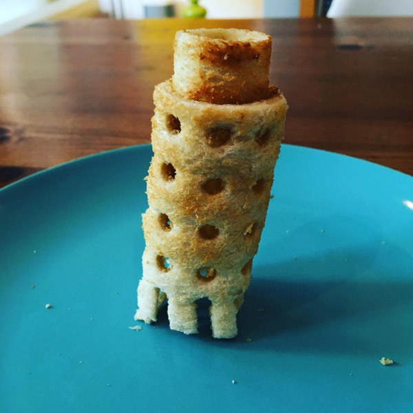 Фото Отец создает скульптуры из хлеба для дочери (14 фото) из раздела  /