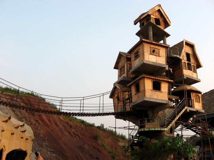 Фото Оригинальные домики на деревьях (10 фото) из раздела  /