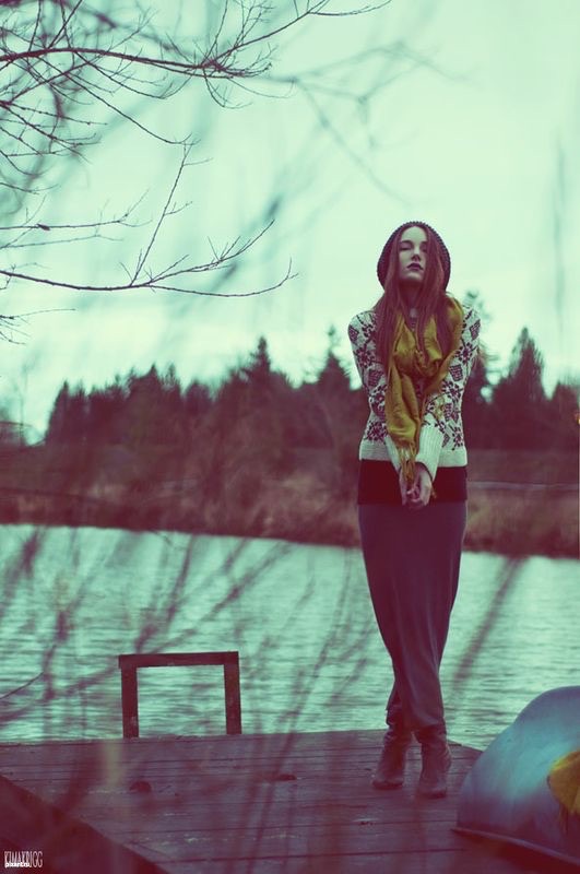 Девушка на причале