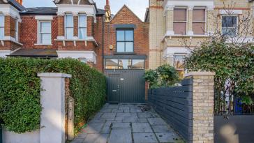 Дом шириной 3 метра продают за $1000000 (%%items%% фото)