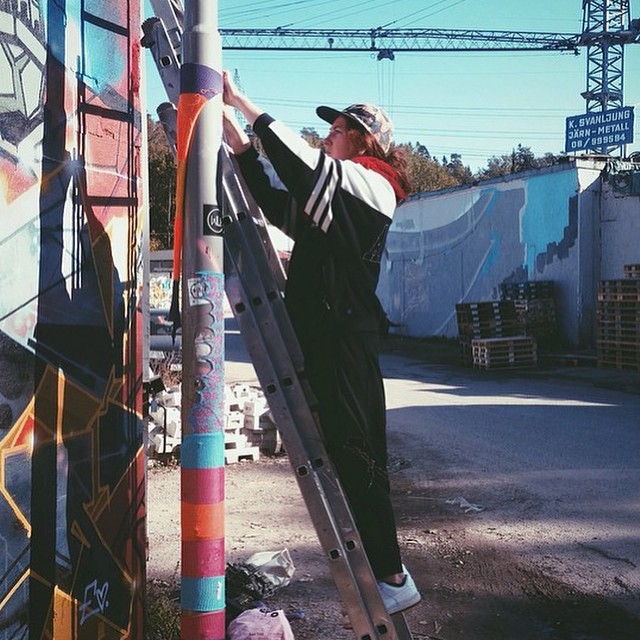 И людям будет теплее в теплом городе с теплыми столбами :)