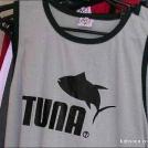 Видимо в майке TUNA лучше плавается...