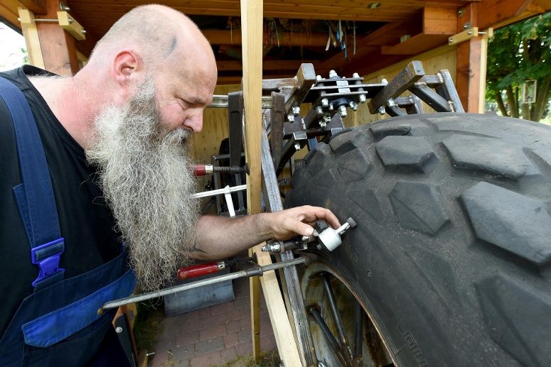 Фото Изобретатель из Германии создал тяжелейший в мире велосипед из раздела /