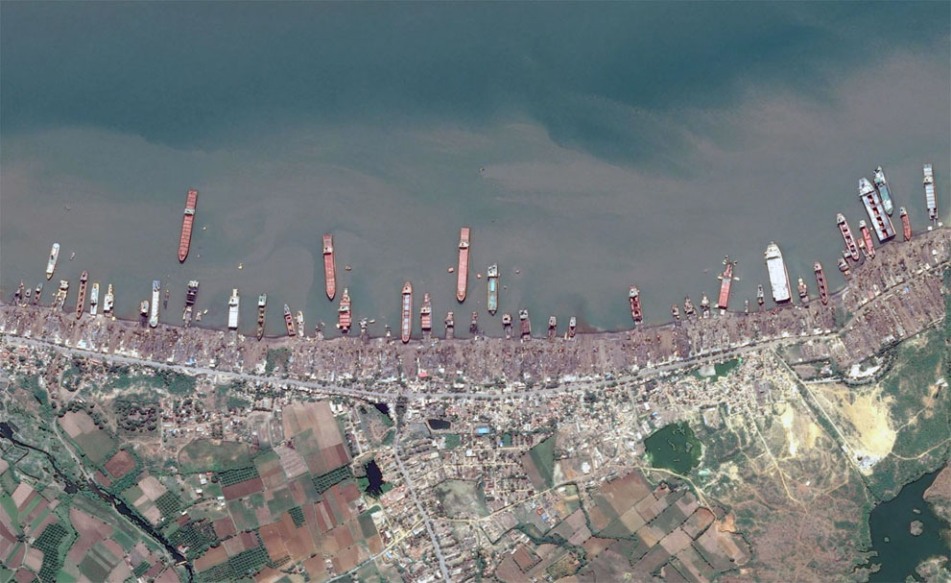 Фото «Берег Мертвецов», или куда корабли приходят умирать из раздела /