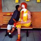 Фото Макдональдс толерантен к меньшинствам. Даже умственно отсталым из раздела /