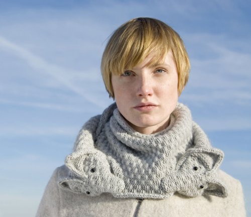 Фото Двусторонний шарф в виде белой лисы из раздела /