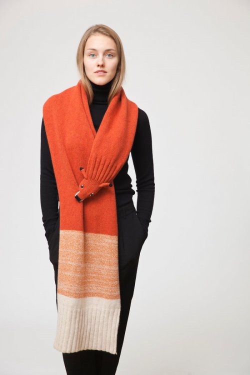 Фото Шарф-плед в форме лисы из раздела /