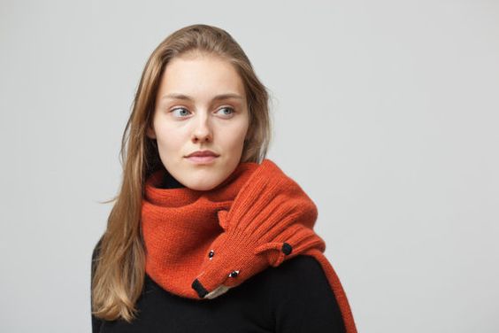 Еще один шарф в форме лисички