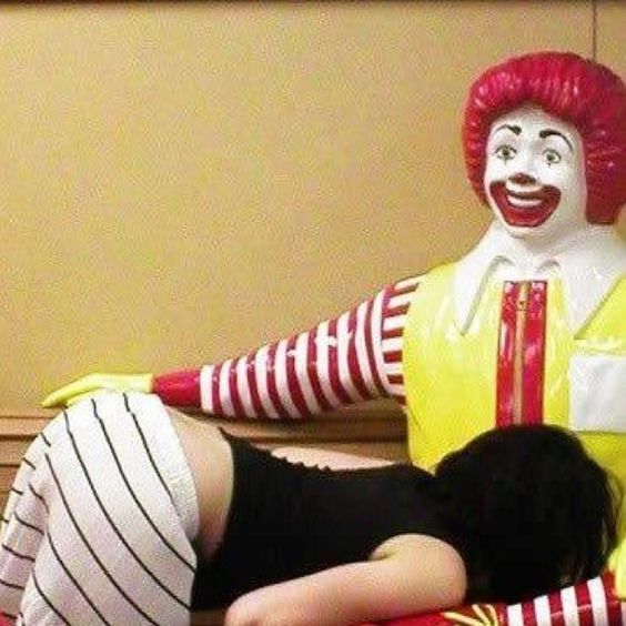 Фото Рональд Макдональд: что творит этот отвратительный клоун из раздела /