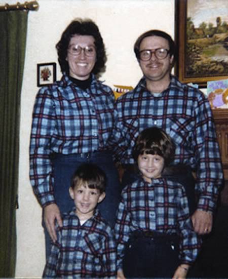 Клетчатая семья. Глазам больно :(