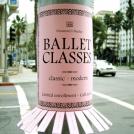 Креативная уличная реклама на столбах