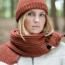 Рукодельница Нина Фюрер вяжет кусачие шарфики