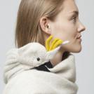 Шарф в форме белого попугая