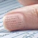 Шпаргалка на ногте