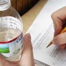 Шпаргалка с обратной стороны этикетки бутылки