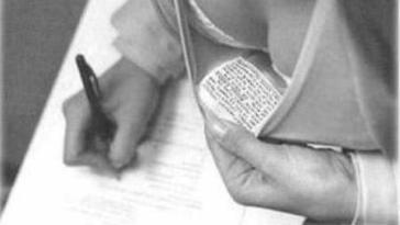 Шпаргалка в вырезе кофточки или бюстгалтере