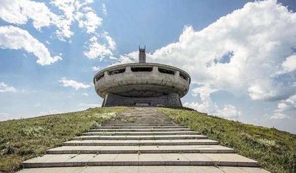 Фото «Бузлуджа» — разрушенная святыня болгарских коммунистов (9 фото) из раздела  /