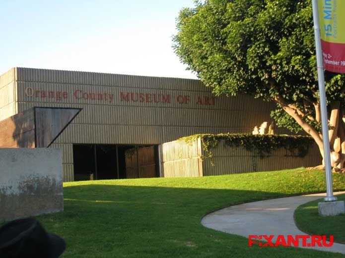 Фото Гигантский лабрадор описал музей из раздела /